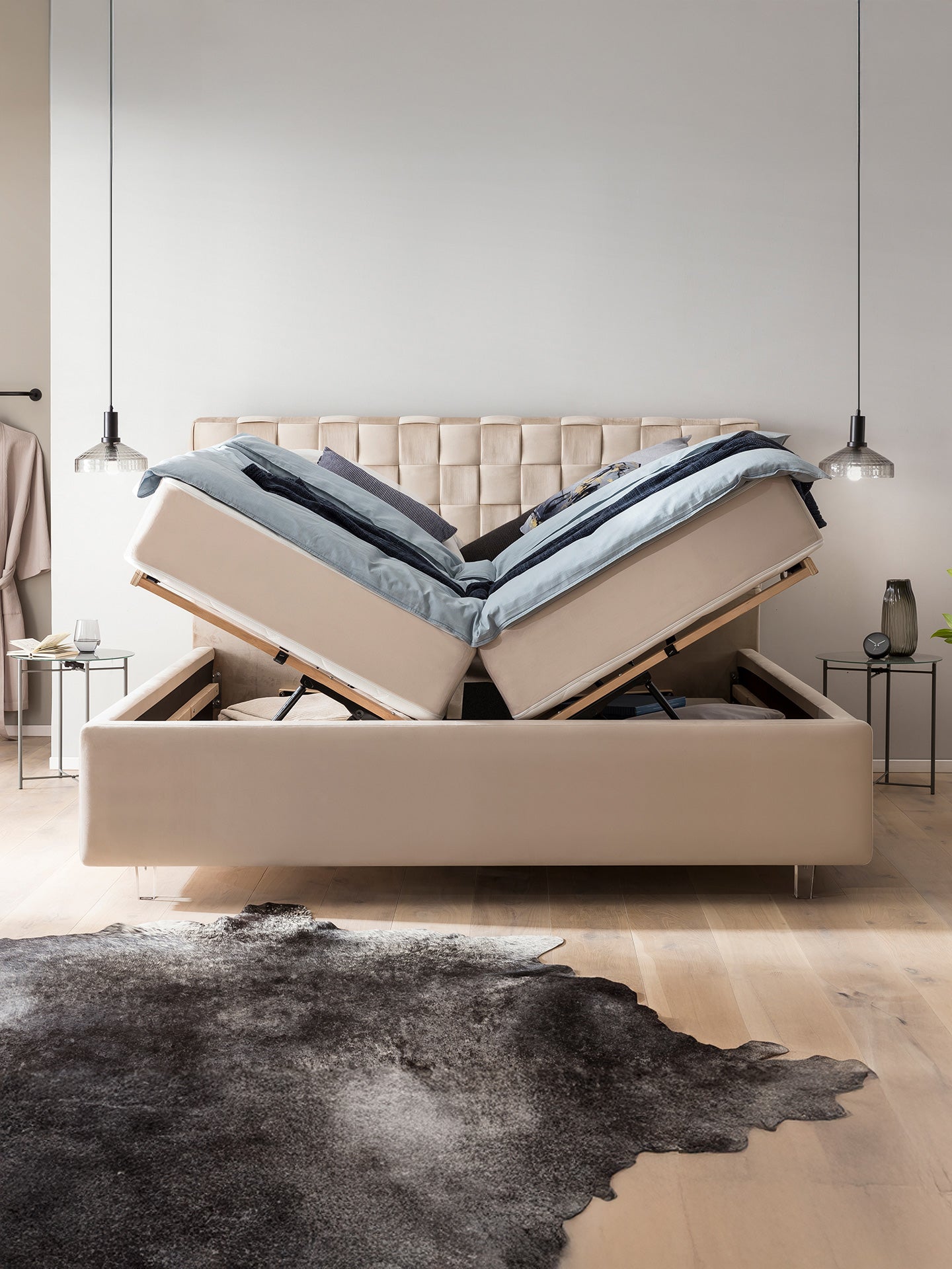 Velours Bett mit Stauraum Creme BARCELO BettCo Boxspringbetten