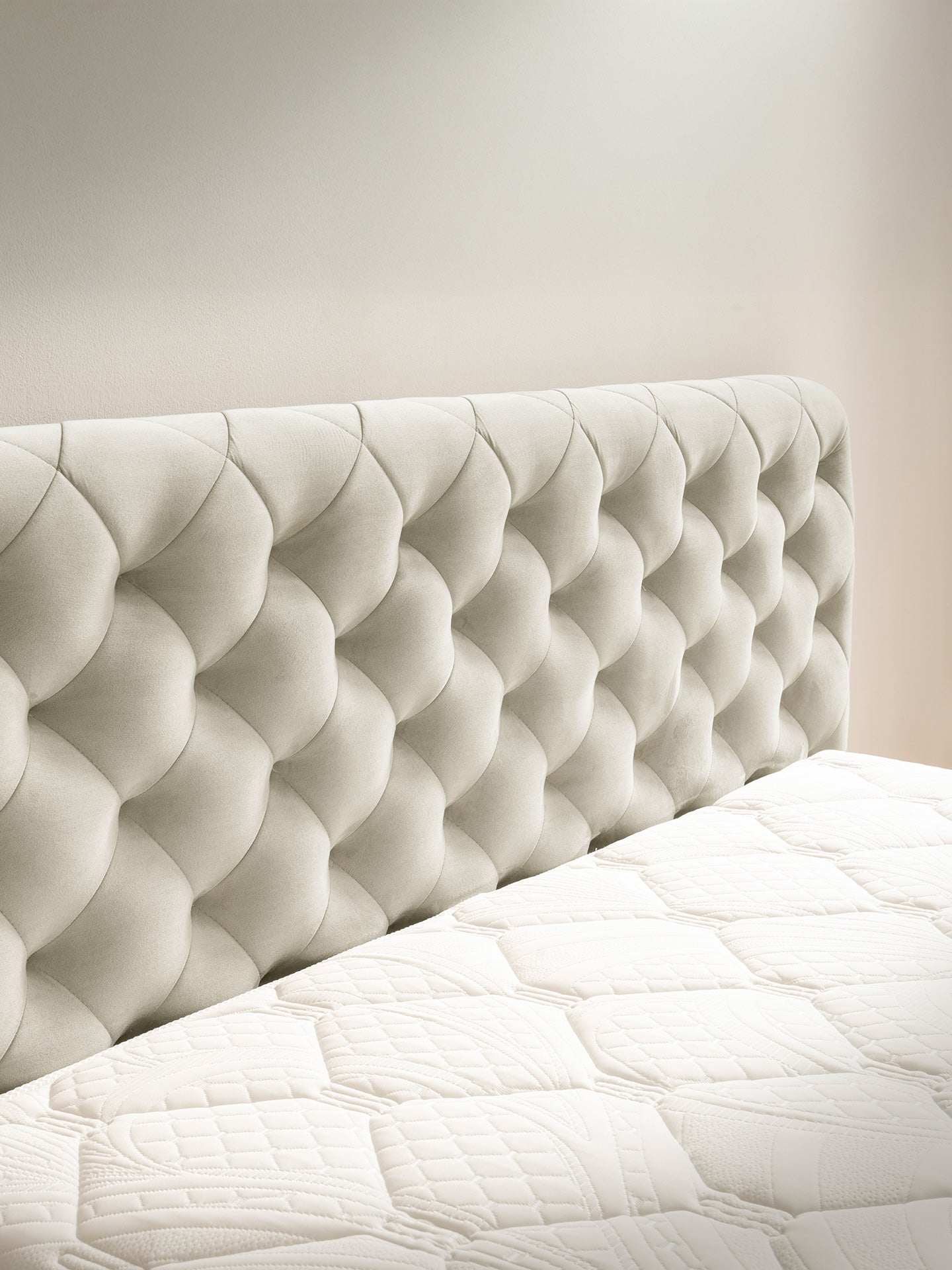 Velvet Bett mit Stauraum Altweiß STELLA