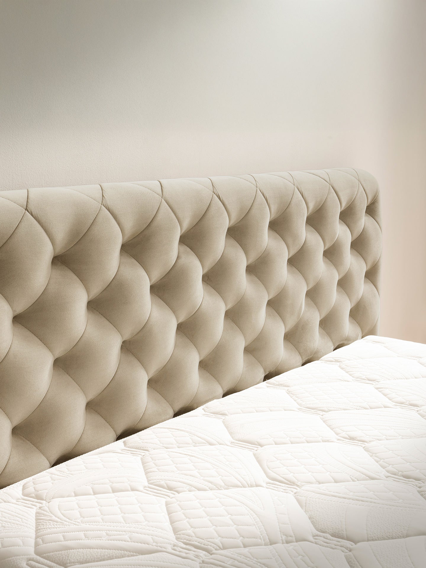 Velvet Bett mit Stauraum Taupe STELLA