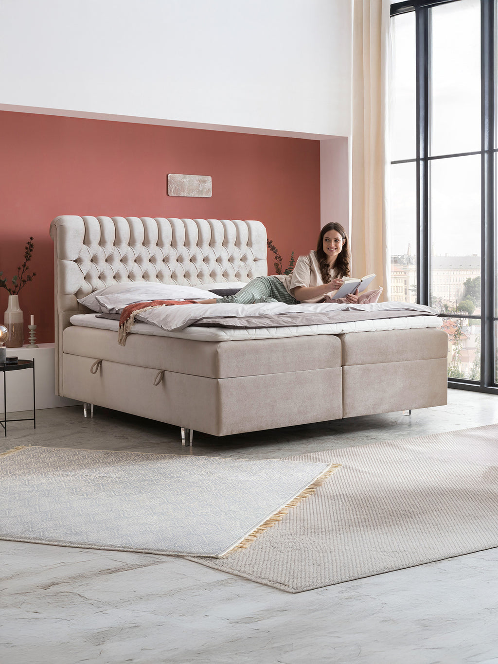 Samt Boxspringbett mit Stauraum Beige CHESTER