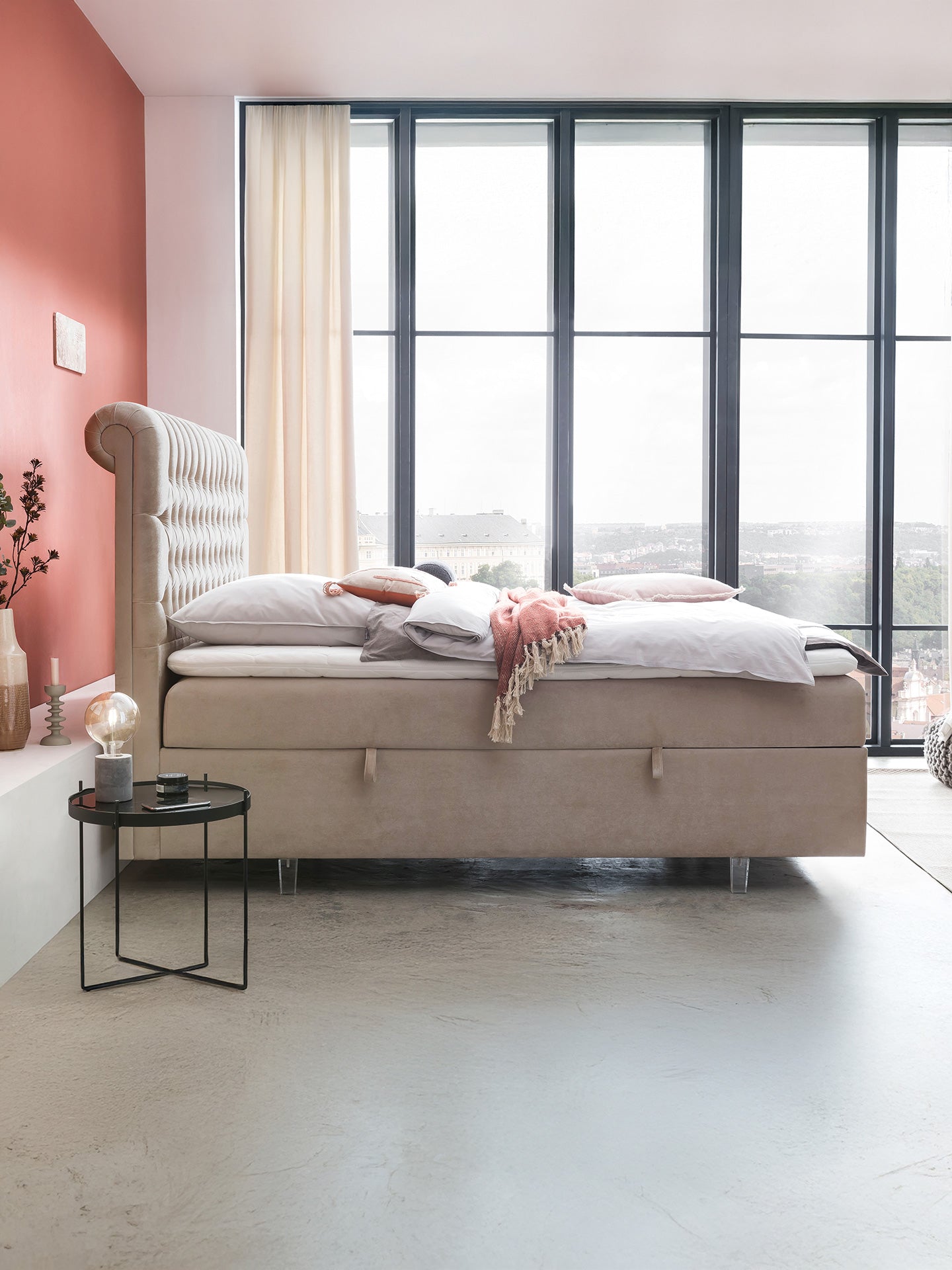 Samt Boxspringbett mit Stauraum Beige CHESTER