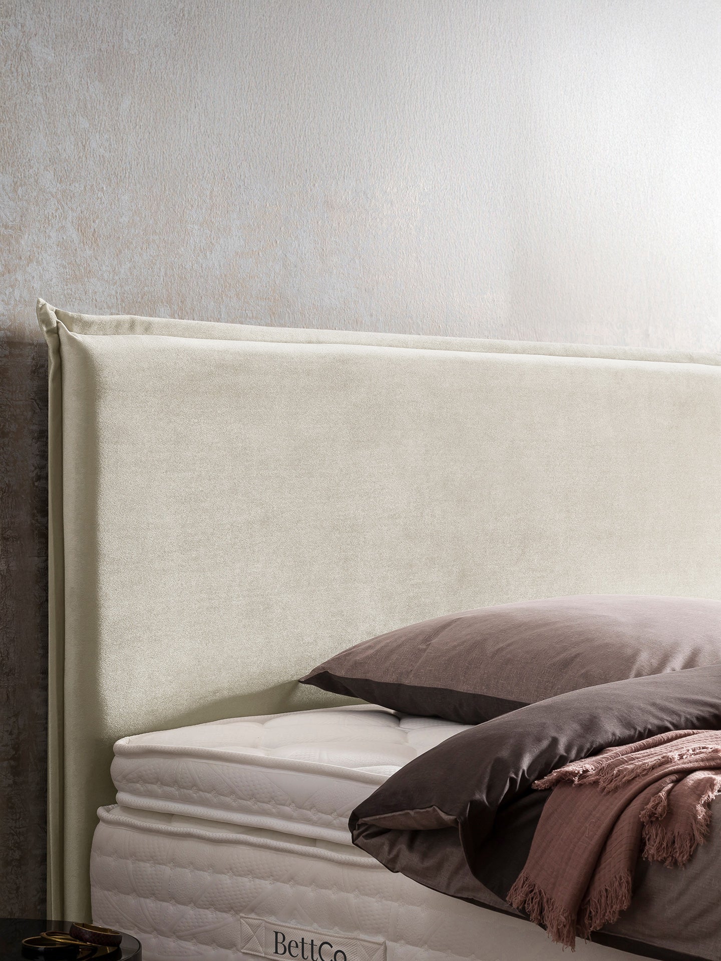 Samt Boxspringbett Creme LONDON