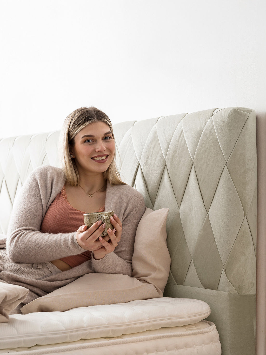 Samt Boxspringbett Creme LYON