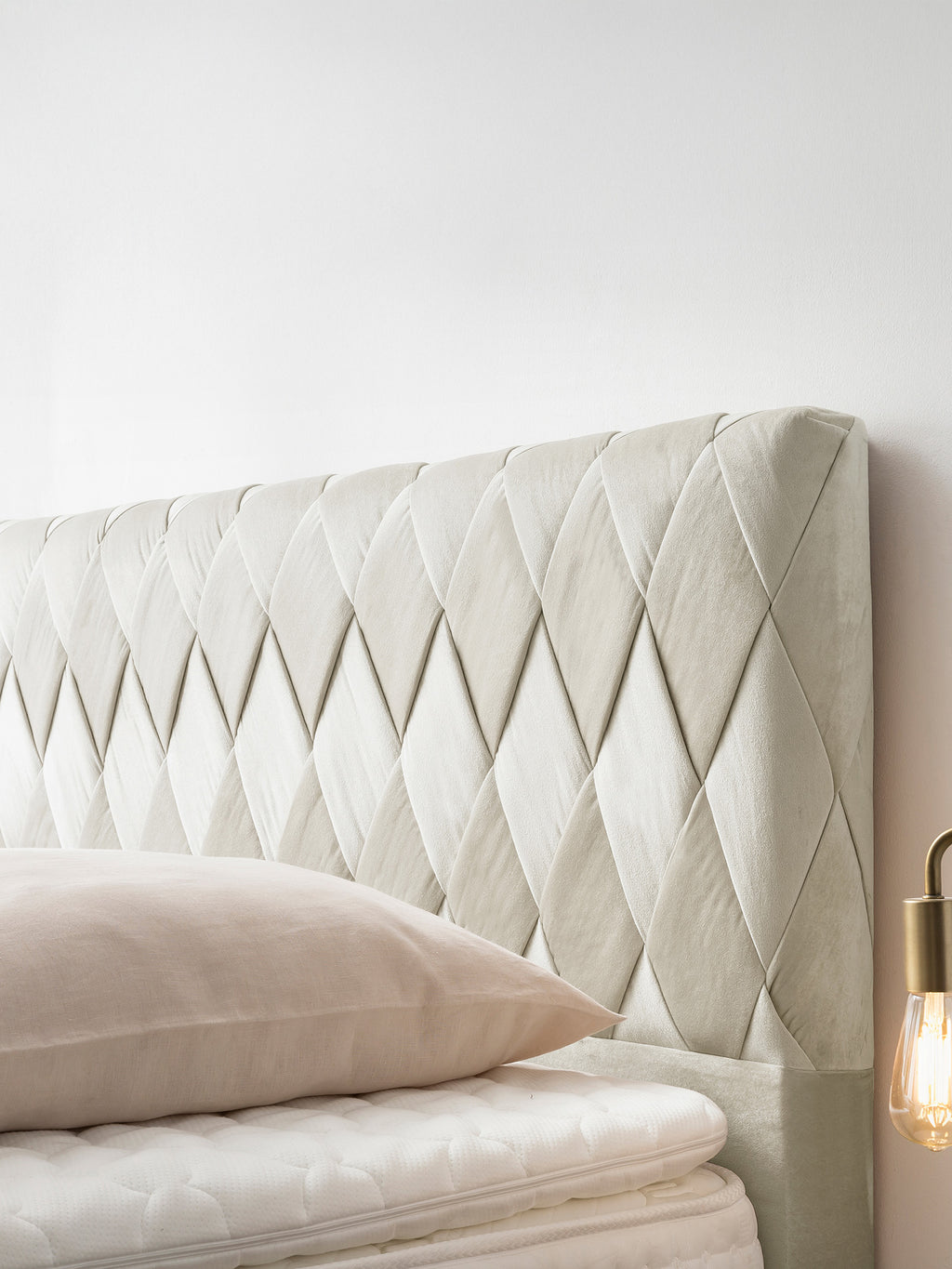 Samt Boxspringbett Creme LYON