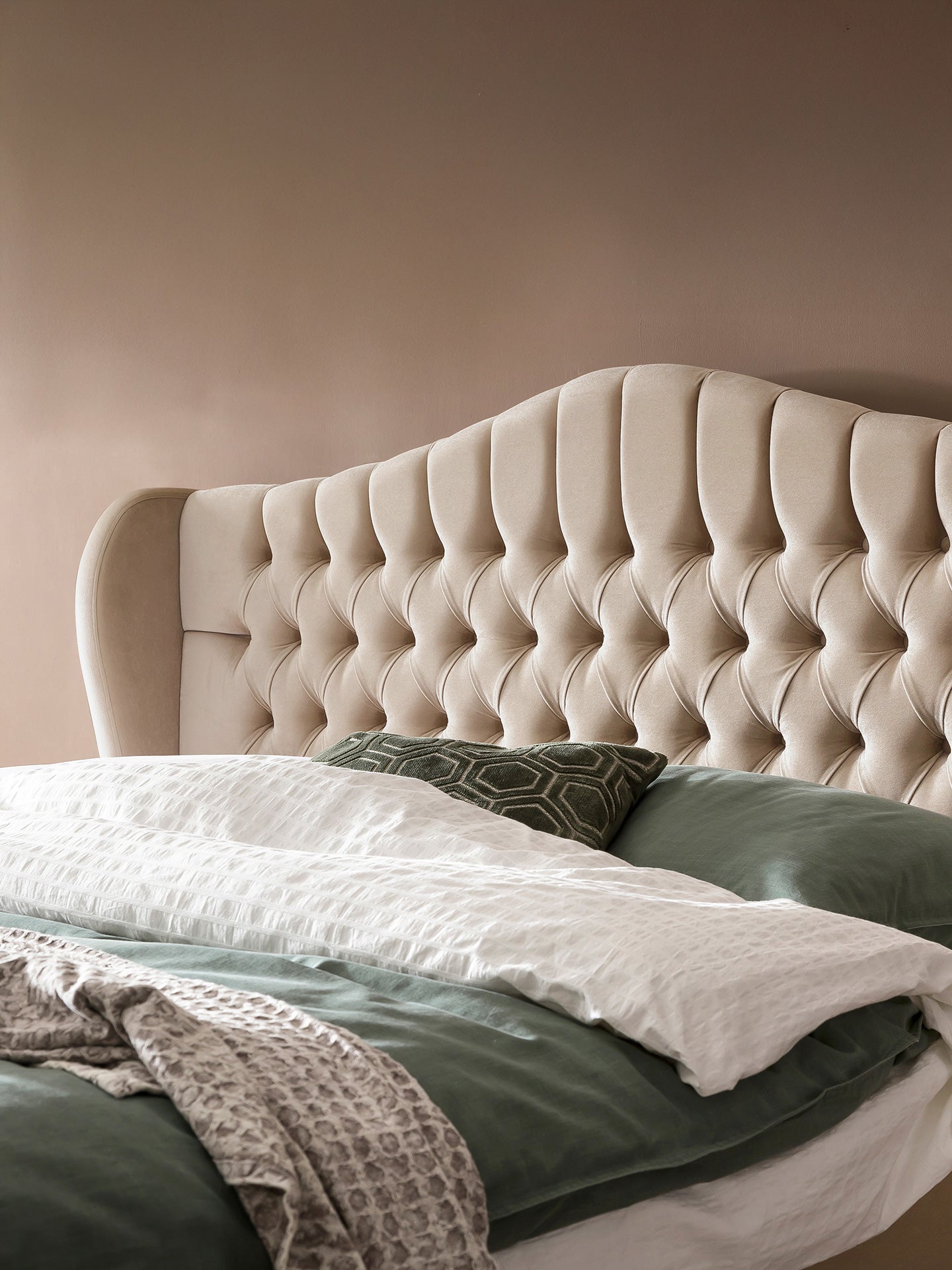 Samt Boxspringbett mit Stauraum Beige MAISON