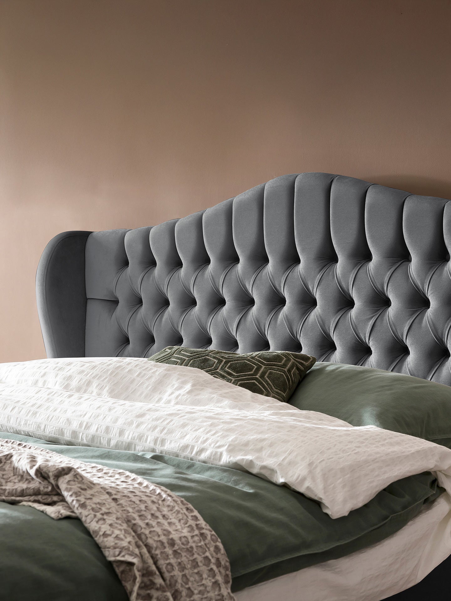 Samt Boxspringbett mit Stauraum Dunkelgrau MAISON