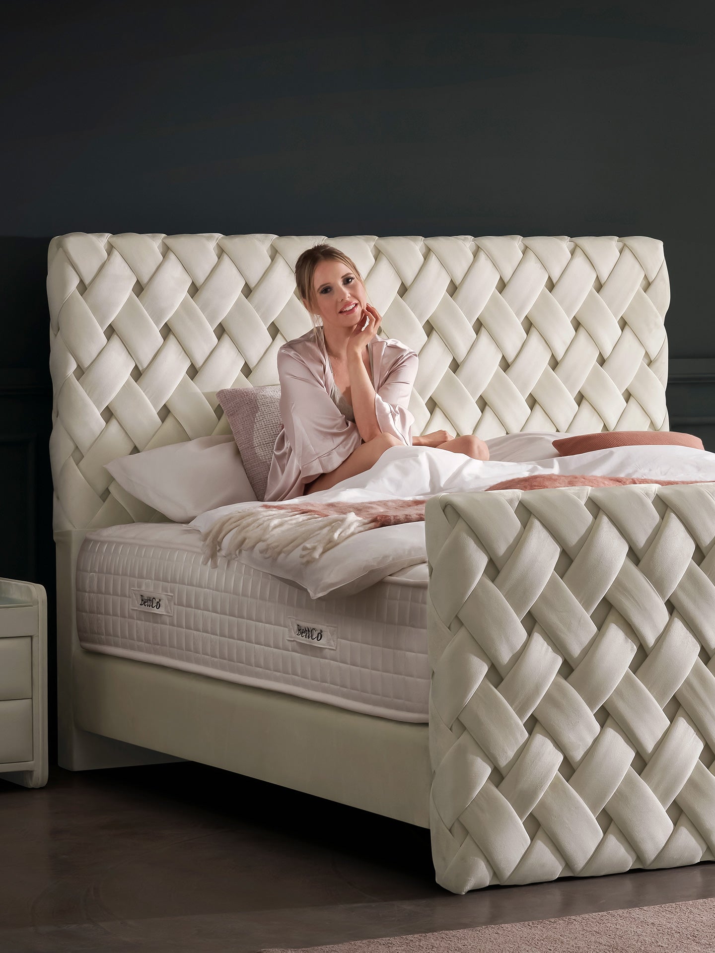 Velours Luxus Boxspringbett Creme CROWNE