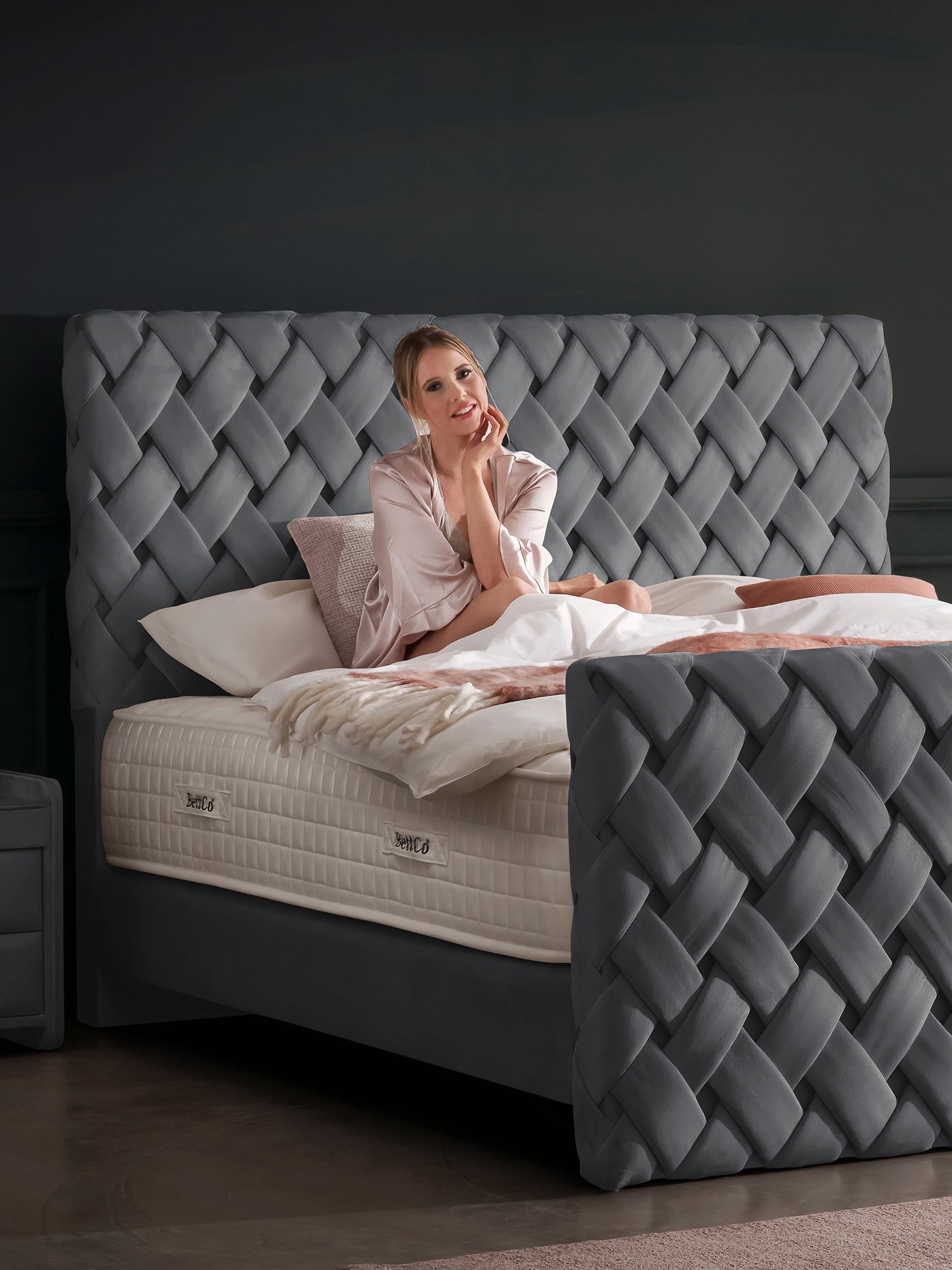 Velours Luxus Boxspringbett Dunkelgrau CROWNE