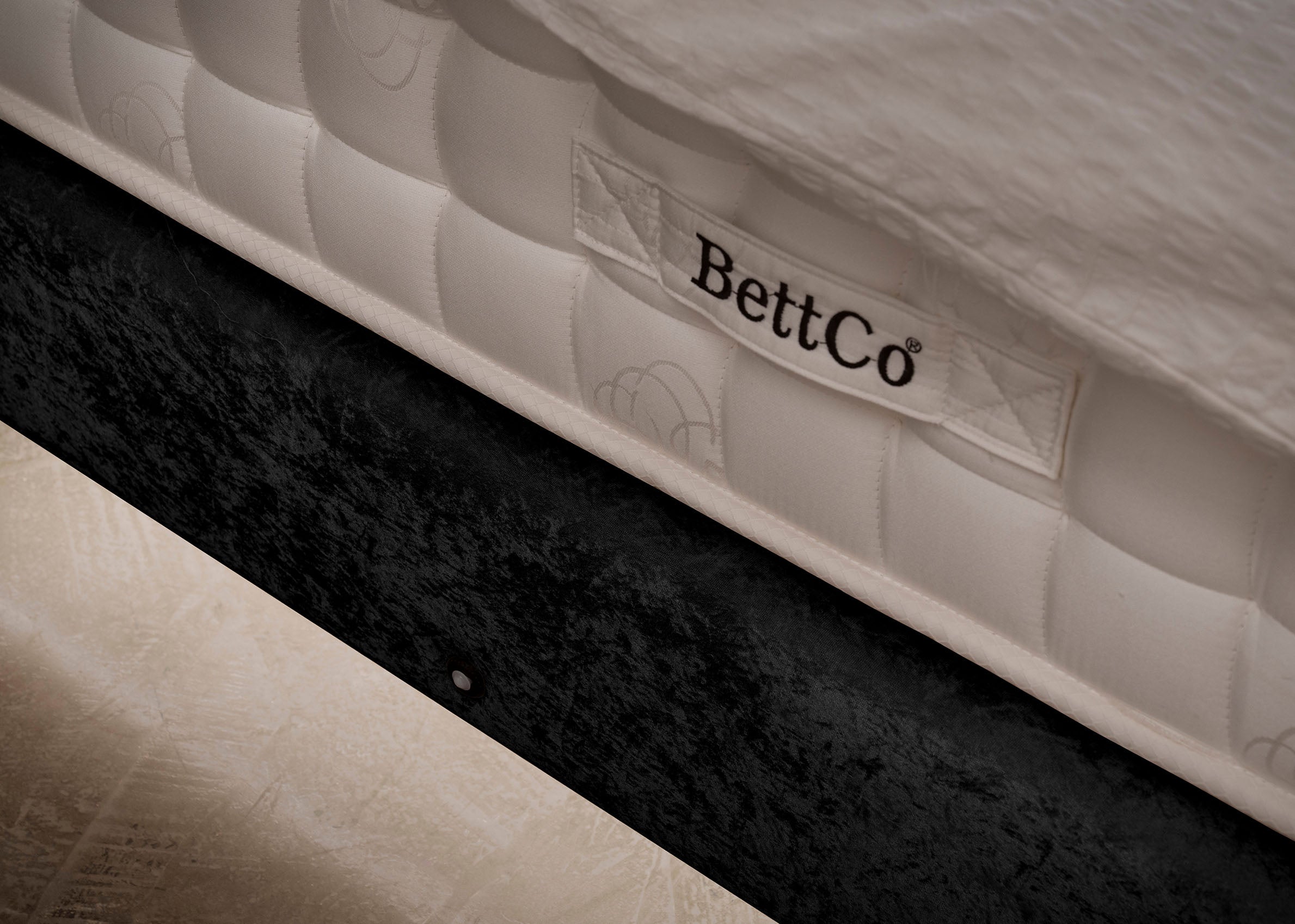 Crushed Velvet Luxus Boxspringbett Schwarz PLAZA