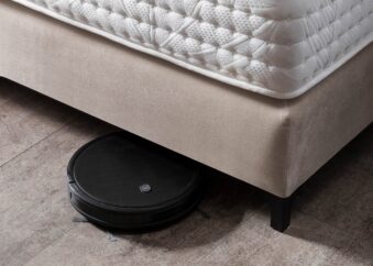 Boxspringbett in Velours Creme mit Metallfuß