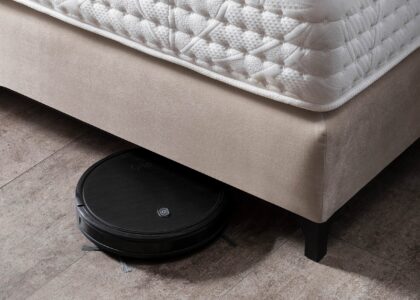 Boxspringbett in Velours Creme mit Metallfuß