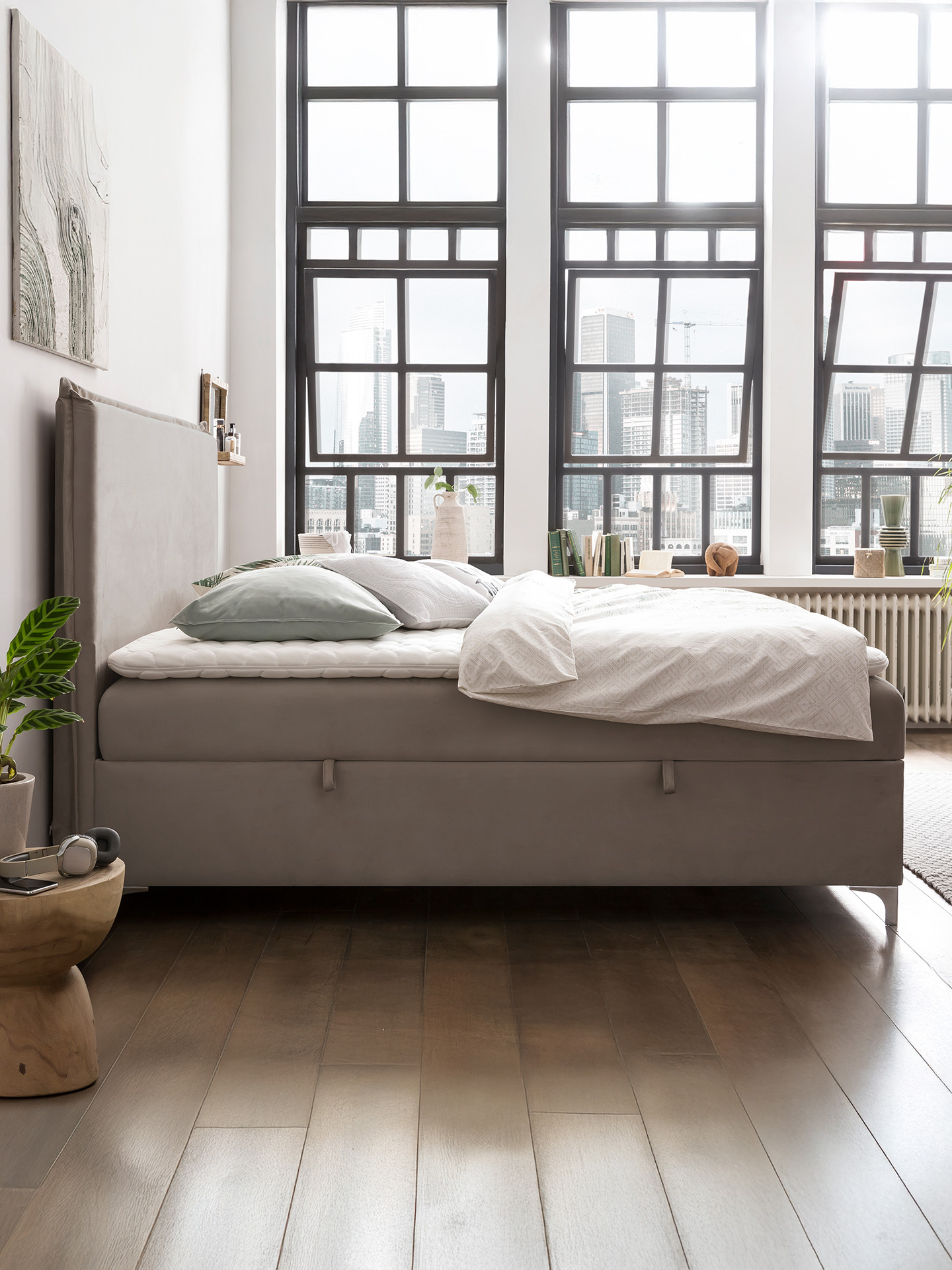 Boxspringbett-London-mit-Stauraum-in-Velours-Taupe-05 Boxspringbett mit Bettkasten London in Velours – Bild 5