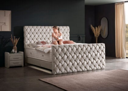 Luxus Boxspringbett mit Bettkasten Crowne in Altweiss Picasso Velourstoff