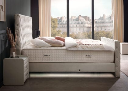 Luxus Boxspringbett mit Bettkasten Crowne in Altweiss Picasso Velourstoff