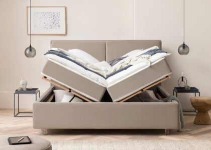 Bett mit Bettkasten Bari in Velour Taupe Bett mit Bettkasten Bari in Velour Taupe