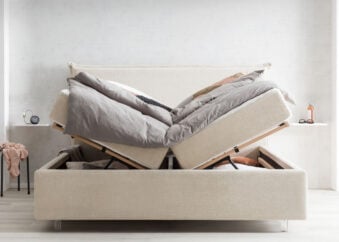 Bett mit Bettkasten London 200 x 200 cm in Creme Teddystoff