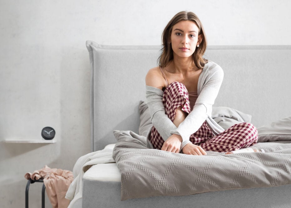 Bett mit Bettkasten in Teddystoff London – Bild 7