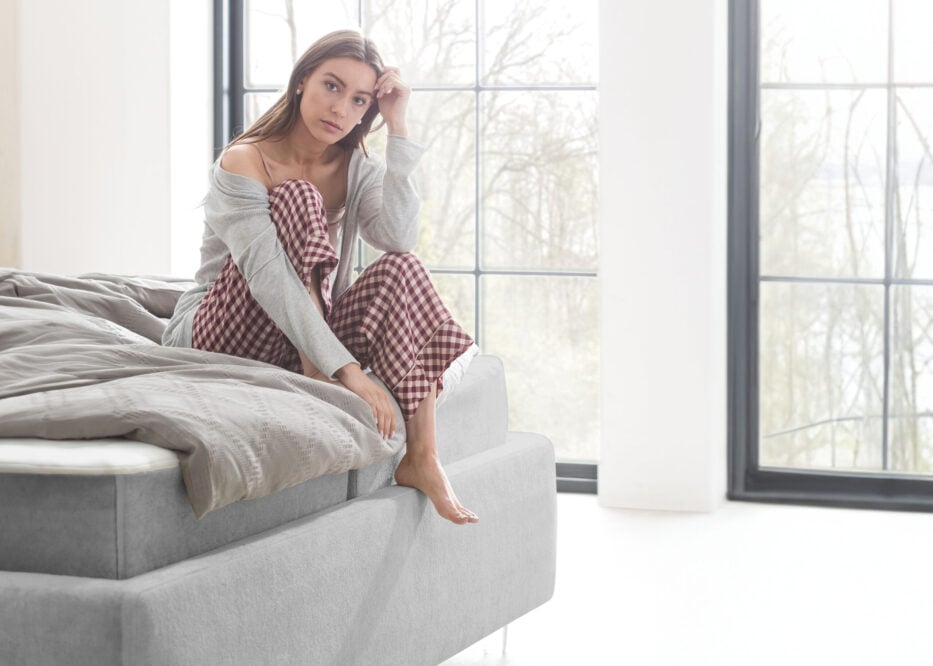 Bett mit Bettkasten in Teddystoff London – Bild 8