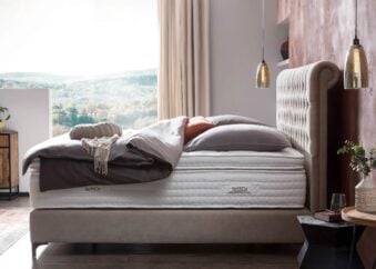 Boxspringbett Chester in Velours Creme