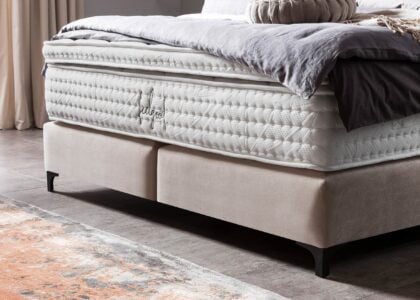 Boxen vom Boxspringbett in Velours Creme