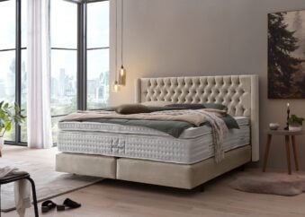 Boxspringbett Florida im Chesterfield Design mit Ohren Samt Creme