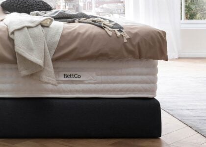 Boxspringbett in Webstoff Schwarz ohne Füße