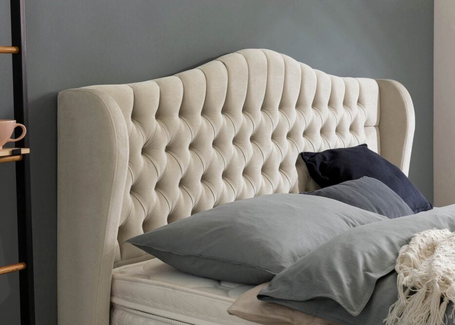 Boxspringbett Maison Kopfteil mit Ohren in Creme Samt