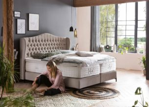 Boxspringbett Maison in Velours Taupe