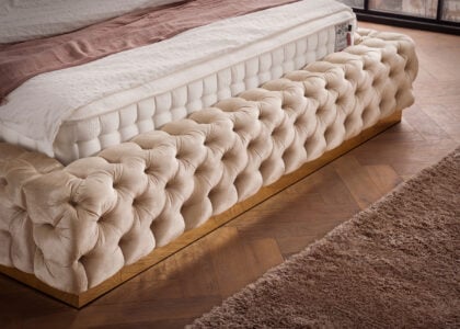 Luxusbett mit Bettkasten Plaza in Velvet Creme