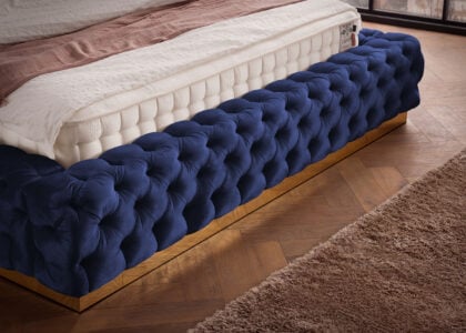 Luxusbett mit Bettkasten Plaza in Velvet Royalblau