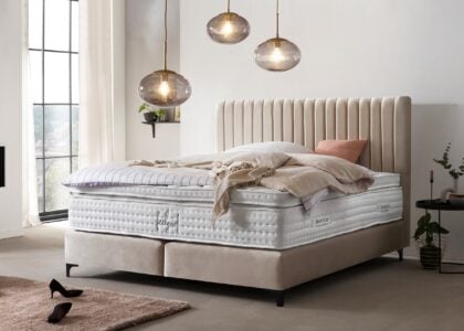 Boxspringbett Paris modernes Kopfteil mit vertikalen Linien in Samt Beige