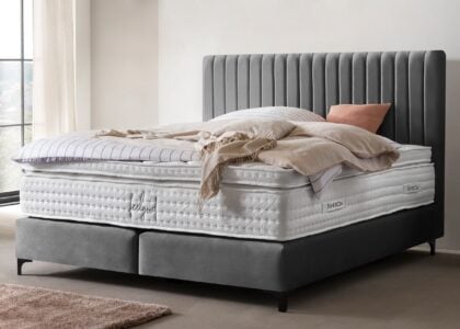 Boxspringbett Paris modernes Kopfteil mit vertikalen Linien in Samt Dunkelgrau