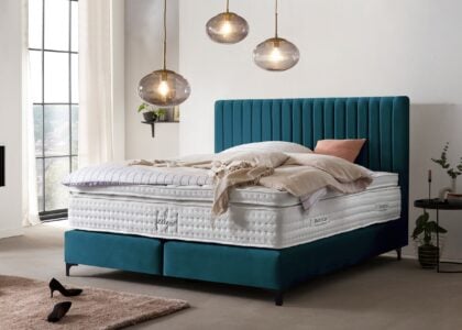 Boxspringbett Paris modernes Kopfteil mit vertikalen Linien in Samt Petrol