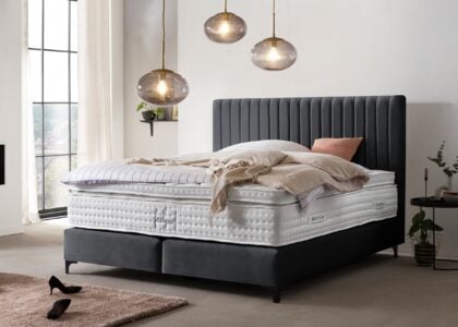Boxspringbett Paris modernes Kopfteil mit vertikalen Linien mit Metallfüßen in Samt Schwarz