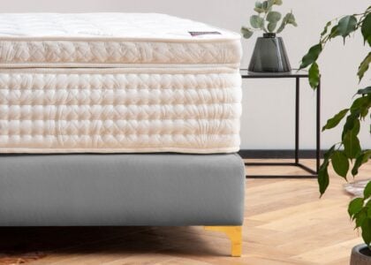 Boxspringbett in Velour Grau mit Metallfüßen in Goldoptik