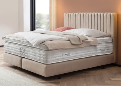 Boxspringbett Paris modernes Kopfteil mit vertikalen Linien in Velour Creme