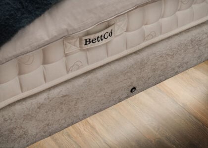 Luxus Boxspringbett Crystal in Matrix Samt Creme