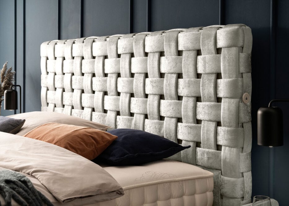 Luxus Boxspringbett Crystal in Matrix Samt Silber Luxus Boxspringbett Crystal in Matrix Samt Silber