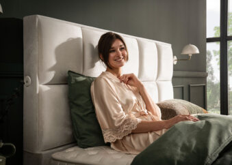 Luxus Boxspringbett Keno in Picasso Velourstoff Altweiss