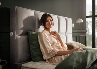 Luxus Boxspringbett Keno in Picasso Velourstoff Taupe