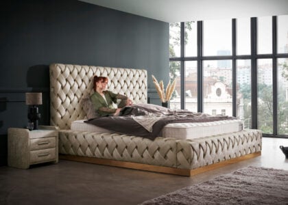 Luxus Boxspringbett Mit Bettkasten Crowne in Creme Matrix Samtstoff