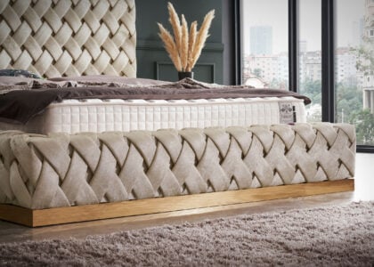 Luxus Boxspringbett mit Bettkasten Crowne in Creme Matrix Samtstoff