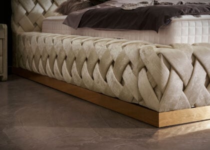 Luxus Boxspringbett mit Bettkasten Crowne in Creme Matrix Samtstoff
