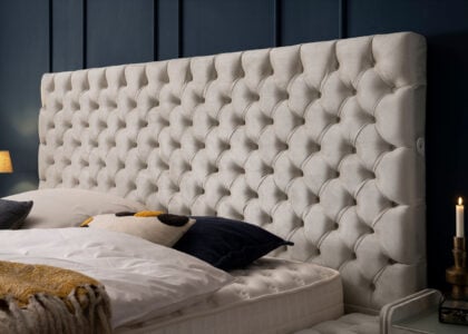 Luxus Boxspringbett Plaza in Picasso Velourstoff Altweiss