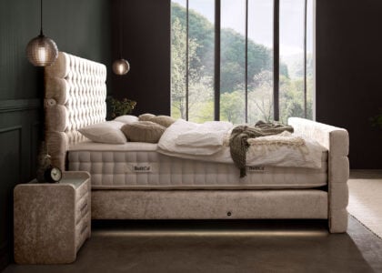 Luxus Boxspringbett Plaza in Matrix Samt Creme