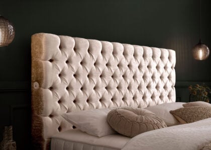 Luxus Boxspringbett Plaza in Matrix Samt Creme