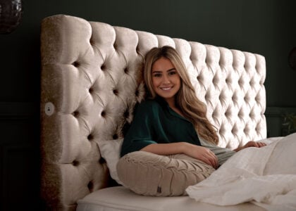 Luxus Boxspringbett Plaza in Matrix Samt Creme