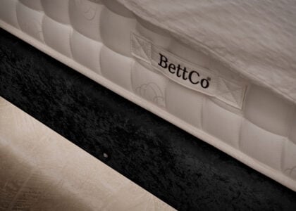 Luxus Boxspringbett Plaza in Matrix Samt Schwarz