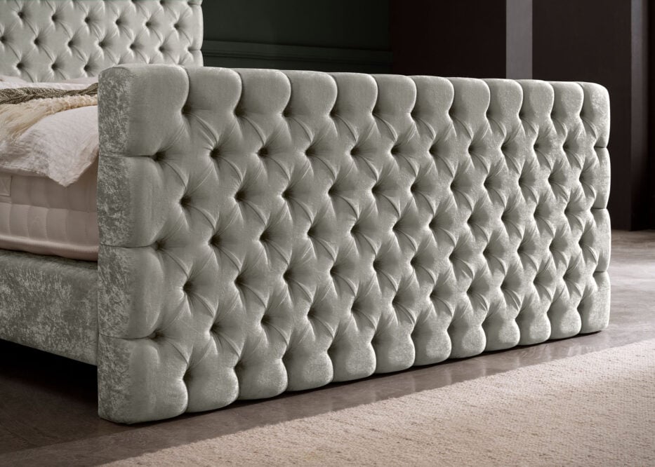 Luxus Boxspringbett Plaza in Matrix Samt Silber
