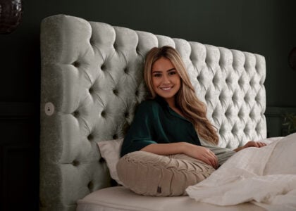 Luxus Boxspringbett Plaza in Matrix Samt Silber